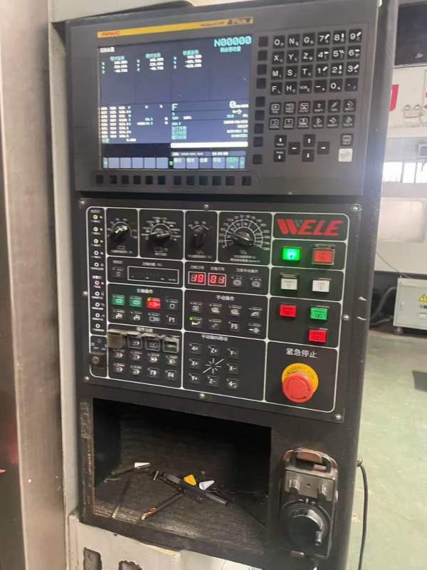 广东买下台湾威立1475、BT40主轴、带刀库发那克款系统.