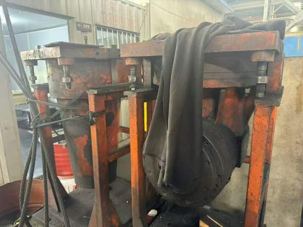 安徽工厂刚刚买下海天6036超重型龙门加工中心工作台2..