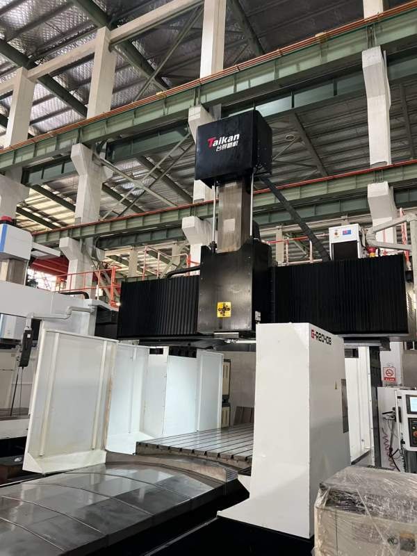 库房刚刚清洗完毕重型台群4030龙门加工中心，工作台20.