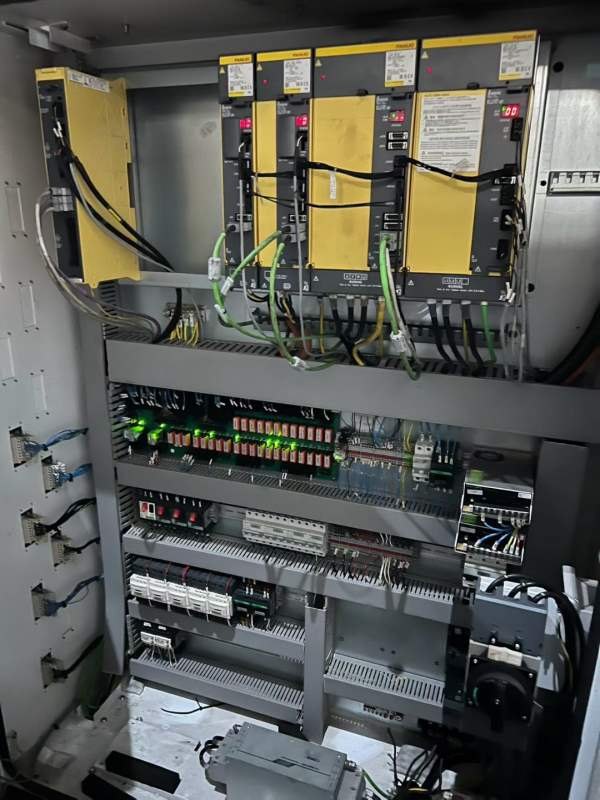 库房刚刚清洗完毕重型台群4030龙门加工中心，工作台20.