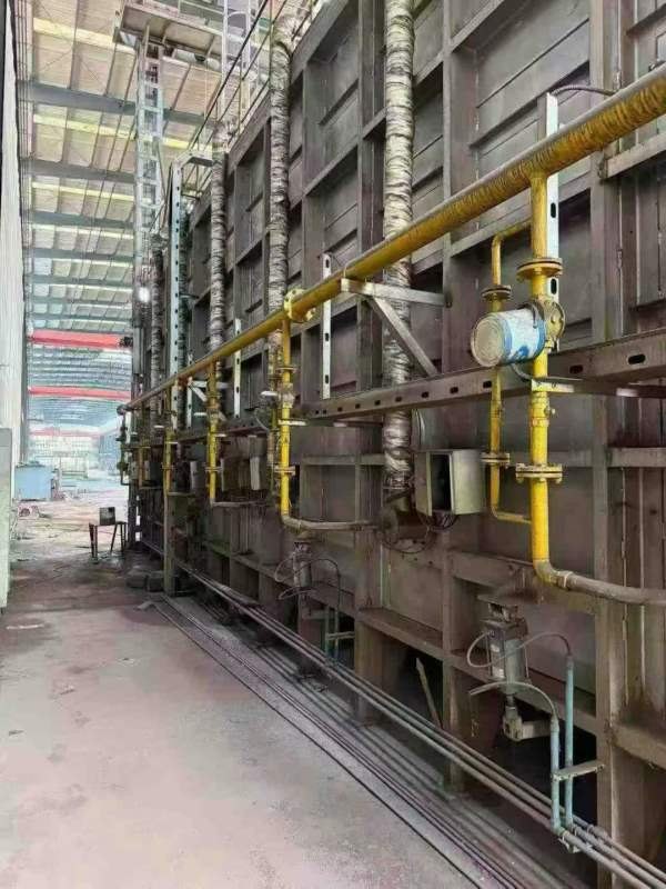 12米100吨天然气台车热处理炉，标牌上有具体的参数