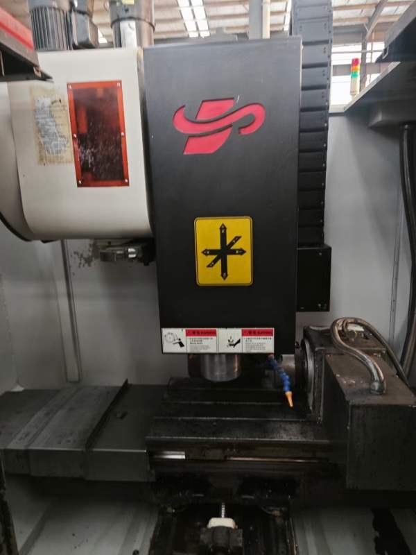 台湾永力达650加工中心，三轴线轨，BT40主轴10000转，.