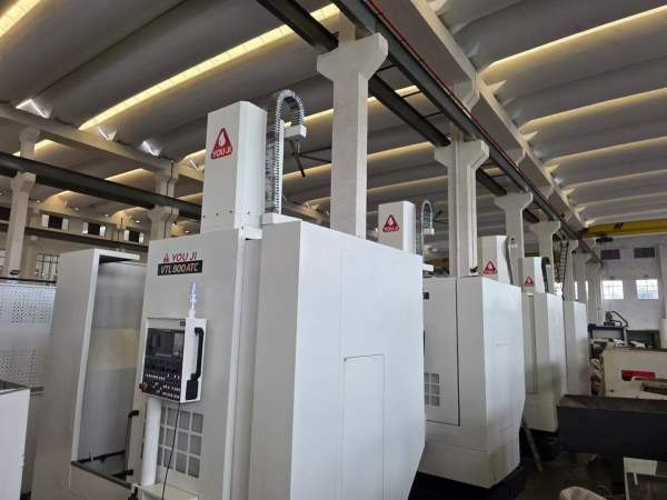 同款两台油机800数控立车，回转直径1200，方滑枕，带.