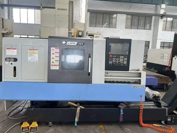 斗山3050数控车床12工位液压刀塔车削直径：450mm车削.