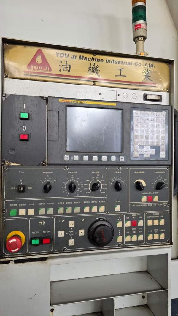 台湾油机KV500E数控立车，配21寸液压卡盘，发那科TD系.
