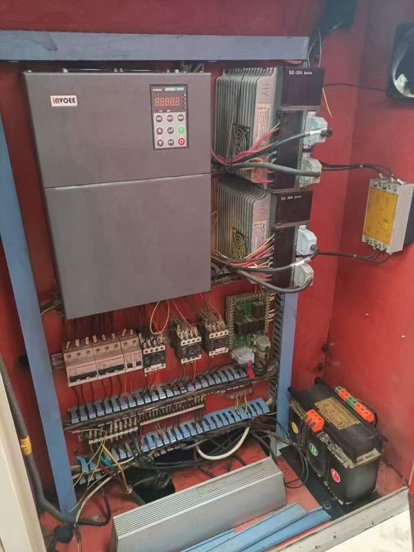 两台6150一米数控车床，完好使用，低价处理