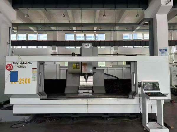 出售虹光伟业VMC-2500同款两台、丝杆传动精度更好三菱.