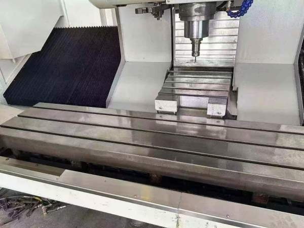 出售虹光伟业VMC-2500同款两台、丝杆传动精度更好三菱.