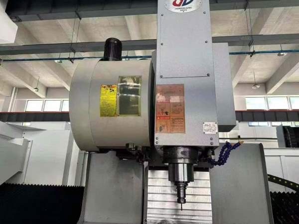 出售虹光伟业VMC-2500同款两台、丝杆传动精度更好三菱.