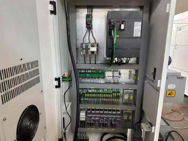 出售虹光伟业VMC-2500同款两台、丝杆传动精度更好三菱.
