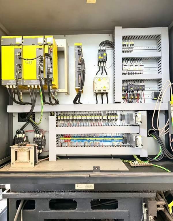 斗山PUMAV835数控立车同款两台发那科系统八工位刀塔72.
