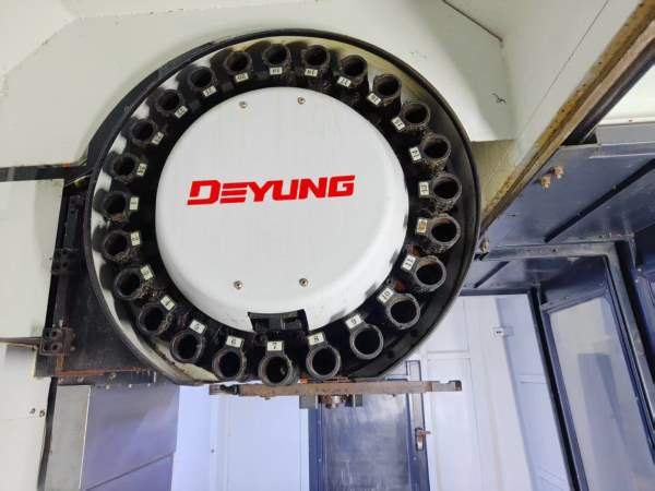 新到一台2022江苏德扬新款DV-1166加工中心，三菱M80系.