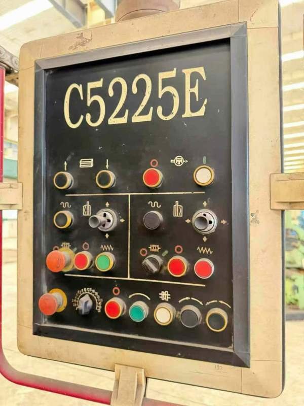 精品齐重C5225E16/10双柱立式车床出厂时间：2009年5月.
