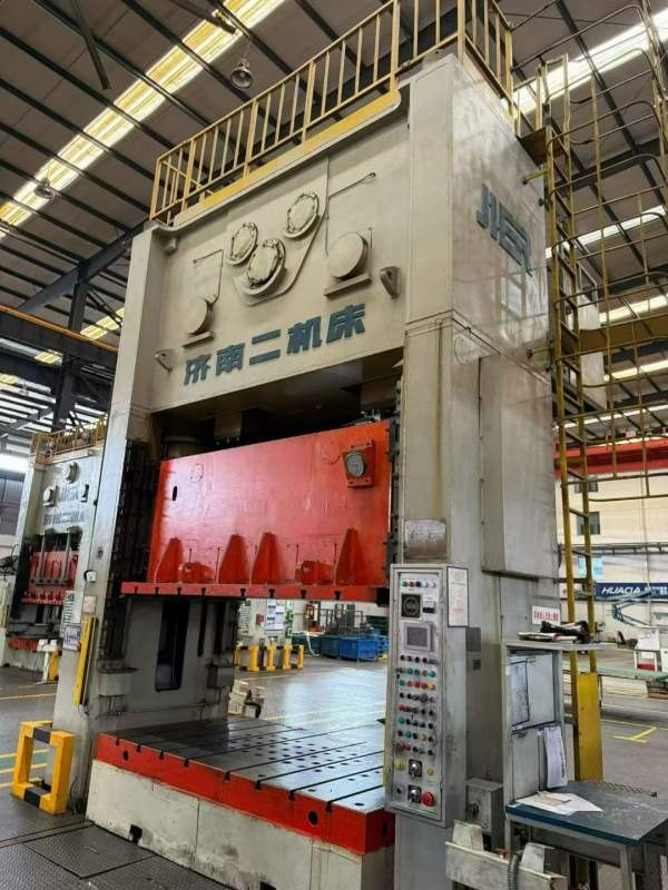 济南二机400双点压力机前移动工作台，液压顶出8面可调.
