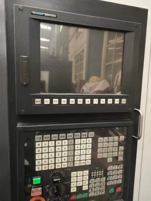 两台扬森650雕铣，只用几百小时，安川伺服驱动，BT30.