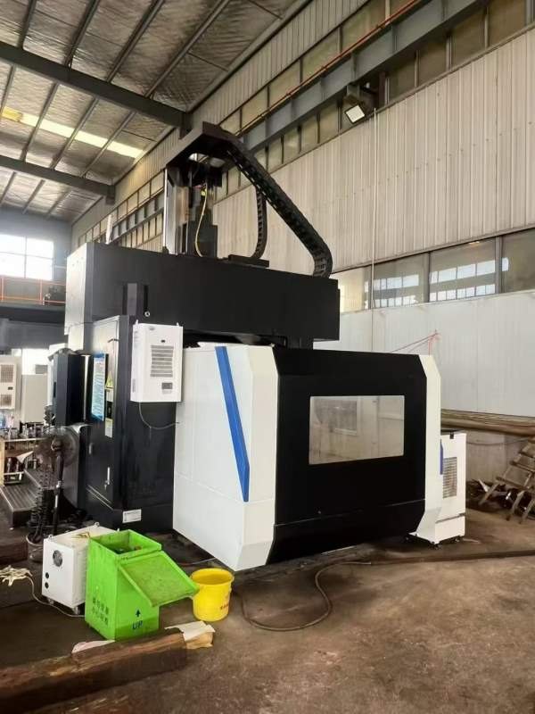 南通国胜2716数控龙门，工作台1400/2700mm，门宽1700m.
