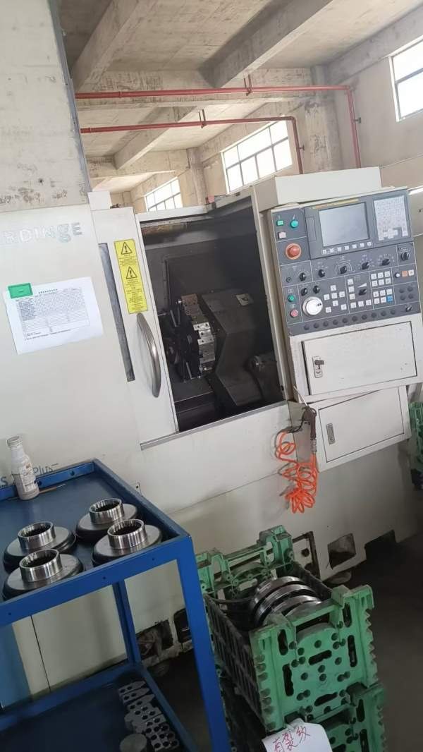 买下两台哈挺gs200一台豪德曼，全部8寸卡盘安装少用。.