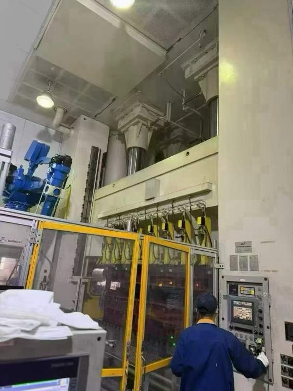 厂位出售：  安装少用的5800吨高速四点冲压线、全自动.