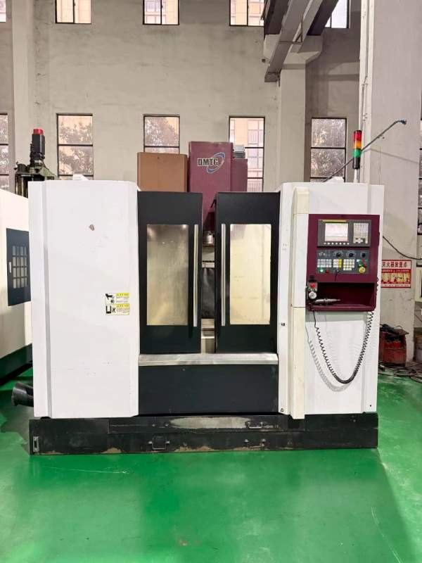 大连VDL-1000立式加工中心配日本发那科Oi-MF 系统BT40.