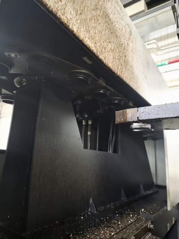 台湾高明精机KMC-3000SV龙门加工中心，三轴全硬轨，BT.