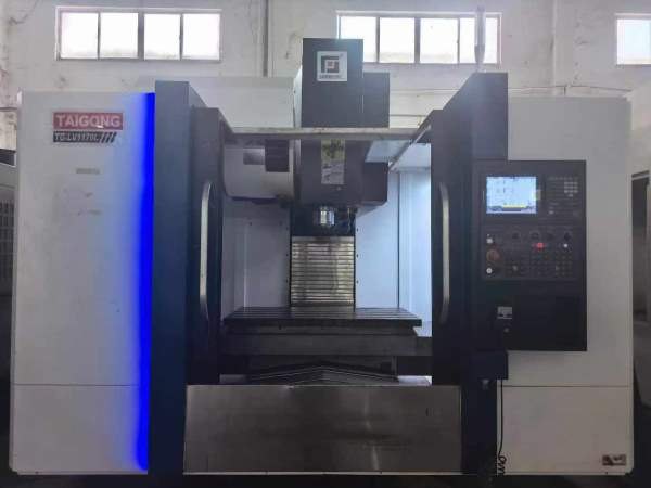 江苏台功1170立式加工中心三菱M80系统.三轴滚柱导轨BT.