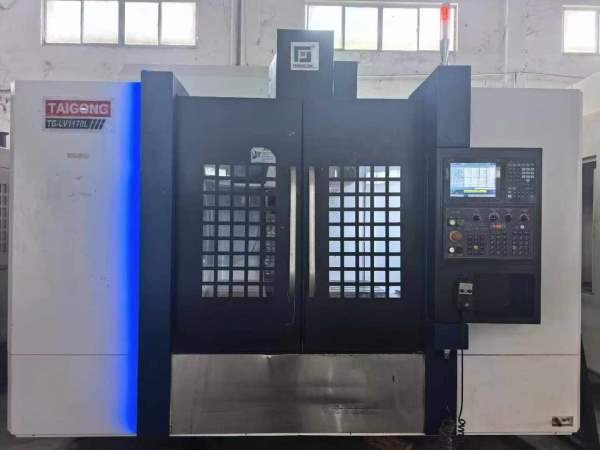 江苏台功1170立式加工中心三菱M80系统.三轴滚柱导轨BT.