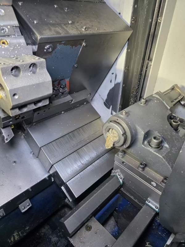 东台2500数控车床，A2-8主轴，10卡盘，精度几个缪，99.