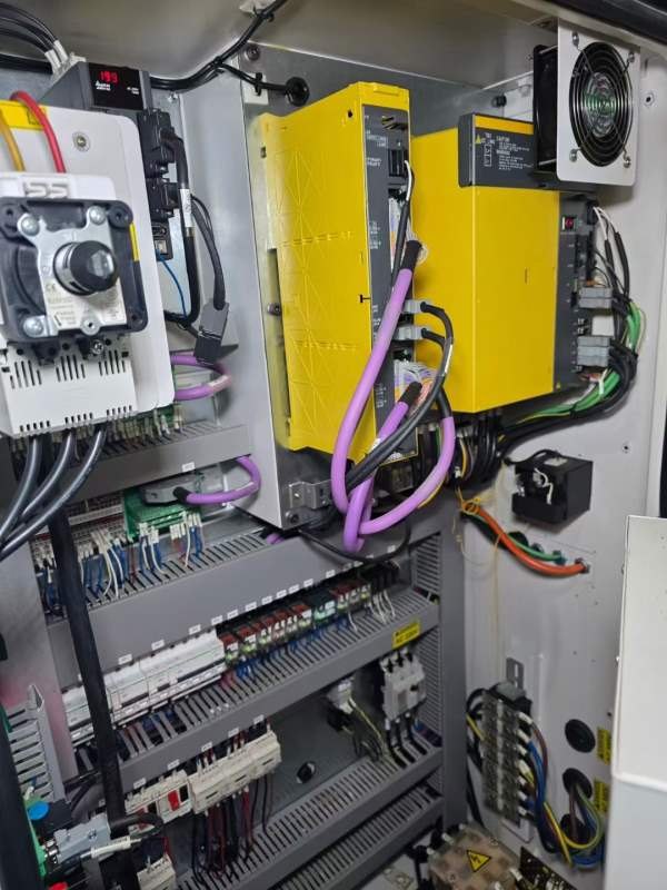 东台2500数控车床，A2-8主轴，10卡盘，精度几个缪，99.