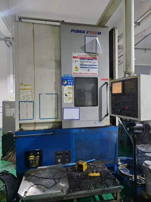 韩国原装斗山PUMA550M立式车铣复合，21寸卡盘，带多个.