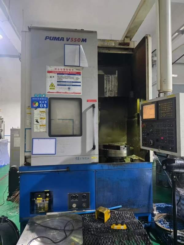 韩国原装斗山PUMA550M立式车铣复合，21寸卡盘，带多个.