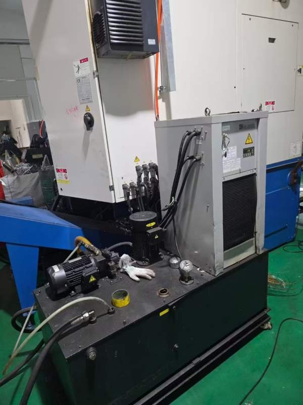 韩国原装斗山PUMA550M立式车铣复合，21寸卡盘，带多个.
