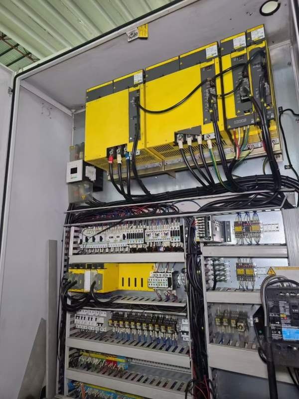 韩国原装斗山PUMA550M立式车铣复合，21寸卡盘，带多个.