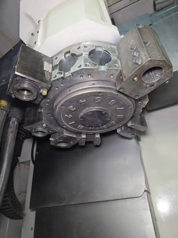 韩国原装斗山PUMA550M立式车铣复合，21寸卡盘，带多个.