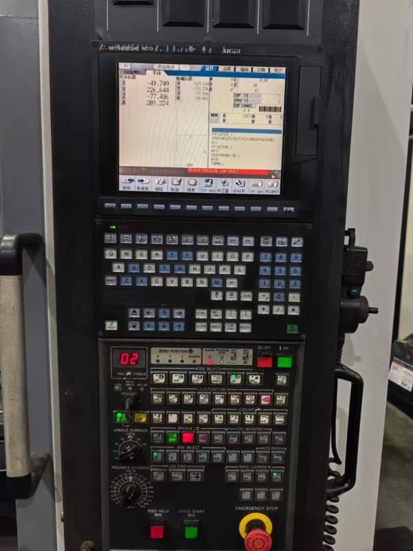 韩国优精特UM-V500加工中心 三菱M70A包系统BT40主轴80.
