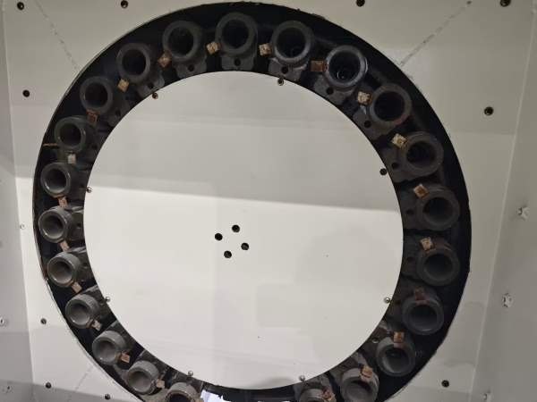 韩国优精特UM-V500加工中心 三菱M70A包系统BT40主轴80.