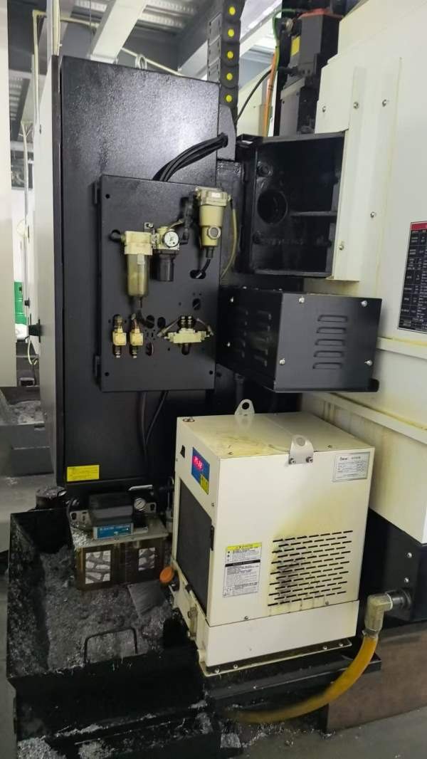 买下一台一线品牌台群V6加工中心，三线轨带24把刀库BT.