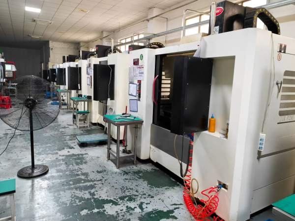 刚刚拿下精品乔峰850加工中心一批，2023年机器，三菱M.