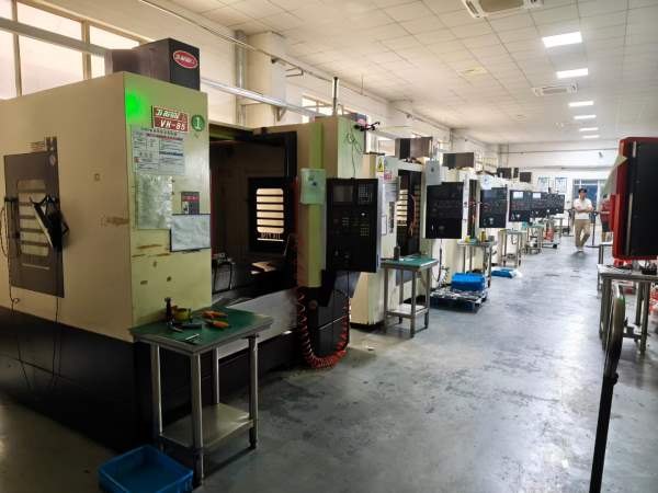 刚刚拿下精品乔峰850加工中心一批，2023年机器，三菱M.
