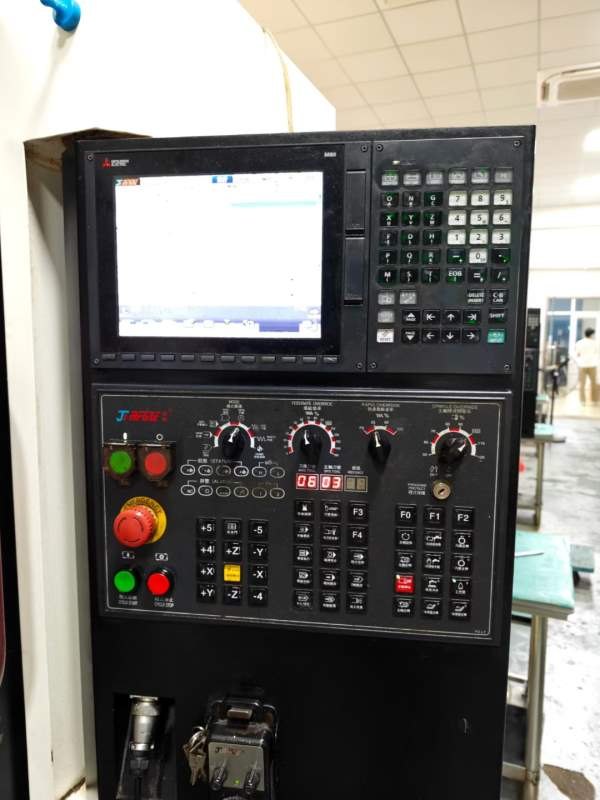 刚刚拿下精品乔峰850加工中心一批，2023年机器，三菱M.