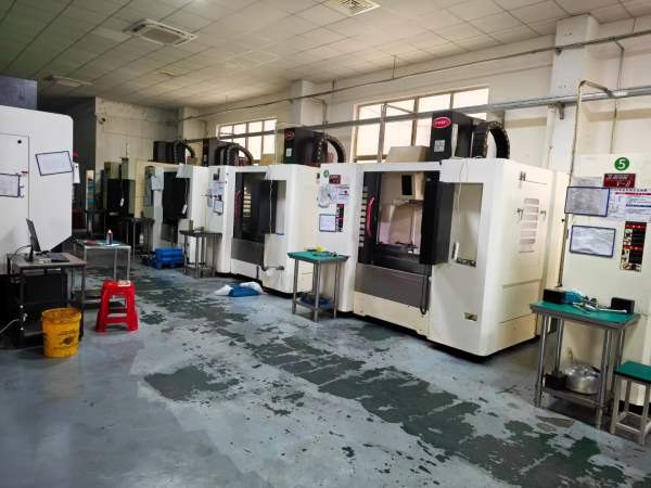刚刚拿下精品乔峰850加工中心一批，2023年机器，三菱M.