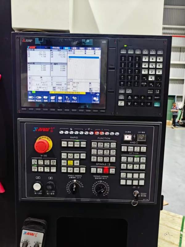 新到两台2025年7月乔峰V8B（855）加工中心，三菱M80系.