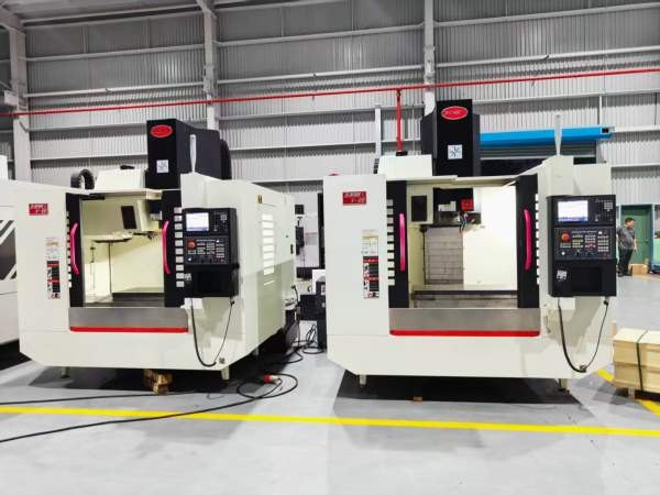 新到两台2025年7月乔峰V8B（855）加工中心，三菱M80系.