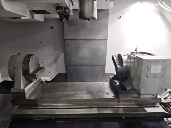 韩国优精特UM-V500加工中心三菱M70A包系统BT40主轴800.
