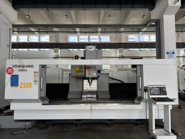 出售虹光伟业VMC-2500型材机、同款两台、丝杆传动精度.
