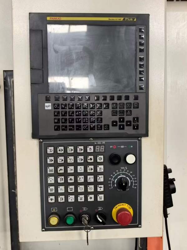 云南中台850L加工中心两线一硬轨道，台正床身行程800-.