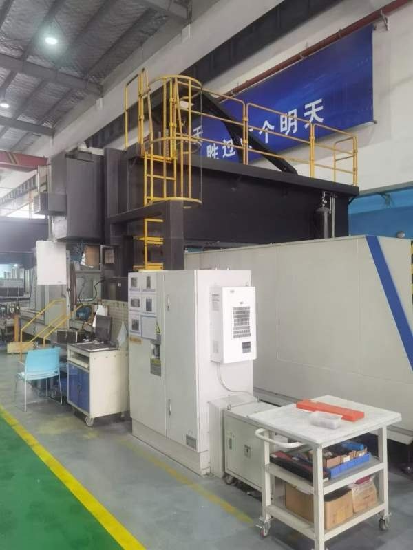 昆山工厂在位国盛4034高速龙门加工中心，工作台2.5米4.