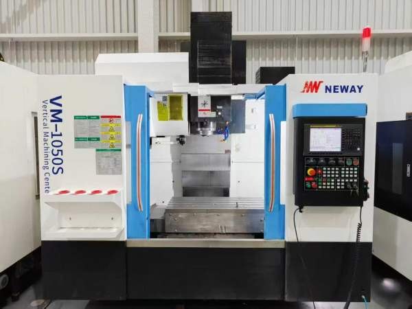 新到一台2024年7月苏州纽威VM-1050S加工中心，发那科O.