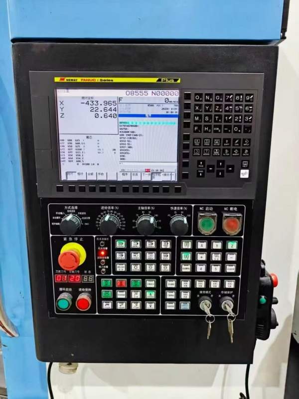 新到一台2024年7月苏州纽威VM-1050S加工中心，发那科O.
