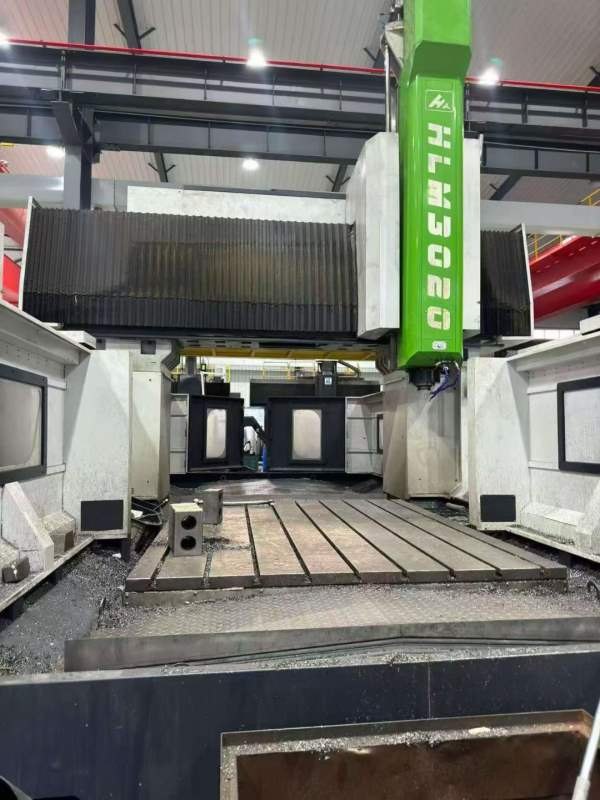 长春工厂刚买两台重型加高3025龙门加工中心 工作台2米.
