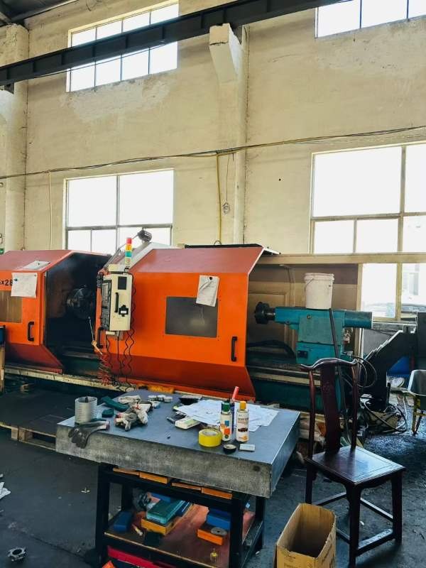 台湾金耀L65数控车床，L，加工长度为2800mm，18寸液压.